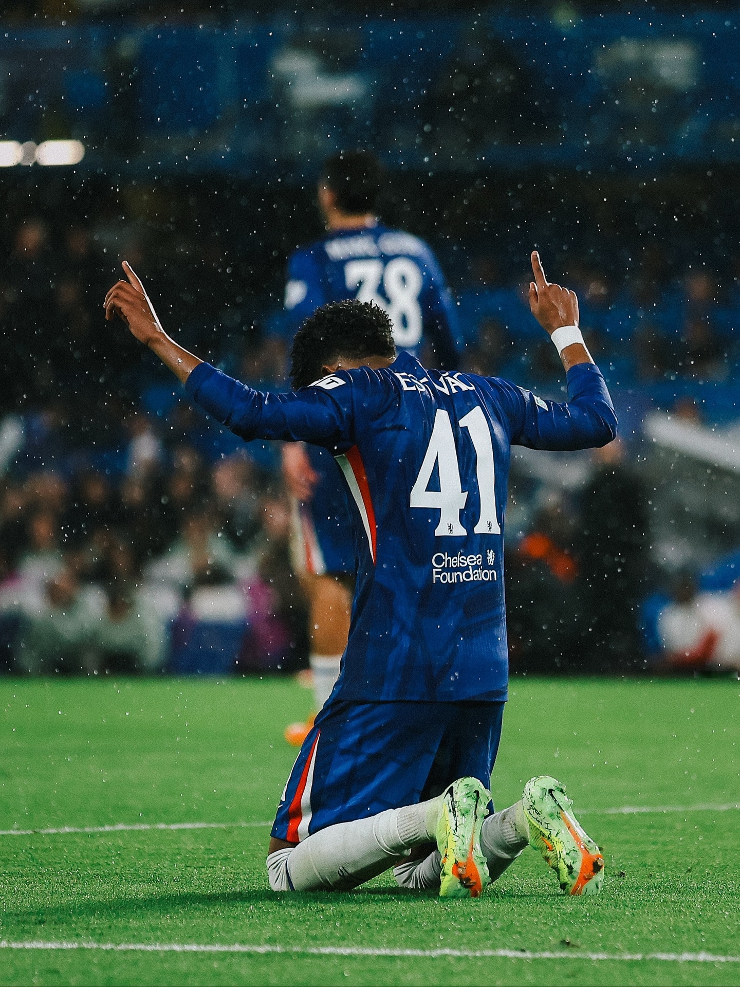 包含欧冠倒计时，阿贾克斯赛前临场应变，细节引发关注，媒体盛赞，更衣室氛围转暖的词条-安卓版